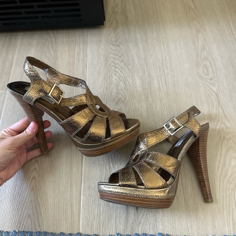 Y2K Steve Madden Strappy Gold Platform Heels